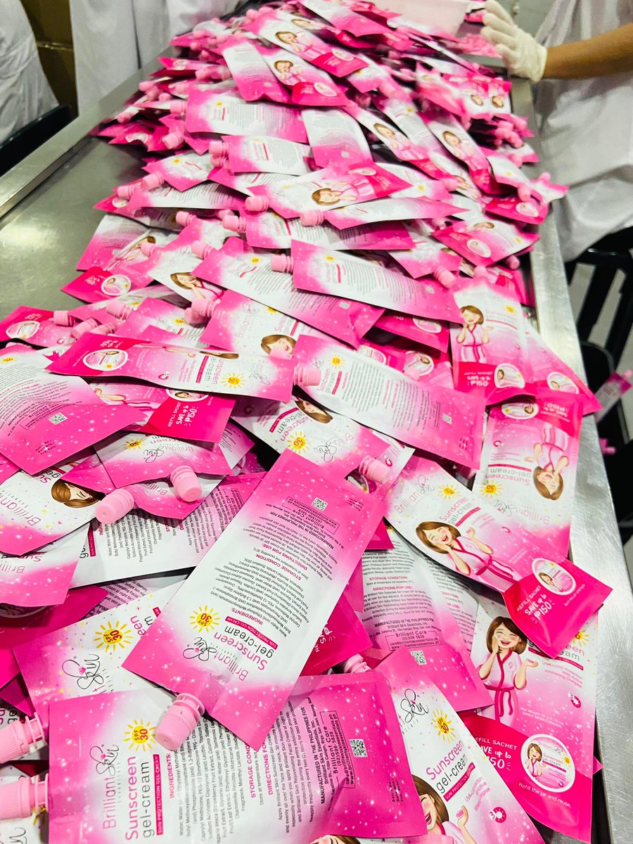 IamMissGlenda_'s tweet photo. From the #BiggestComeback, meron pang nagbabalik! 🔥✨
Dahil summer na, we got you, Brilliants! 💎
Alam kong isa ito sa mga kailangan natin ngayon. 🥰😍
Tuloy-tuloy na ang ating production ng Sunscreen Gel-Cream 50 g Classic. 🌞
#PINAKAMAKINANG ✨ https://t.co/DEFweVZAej