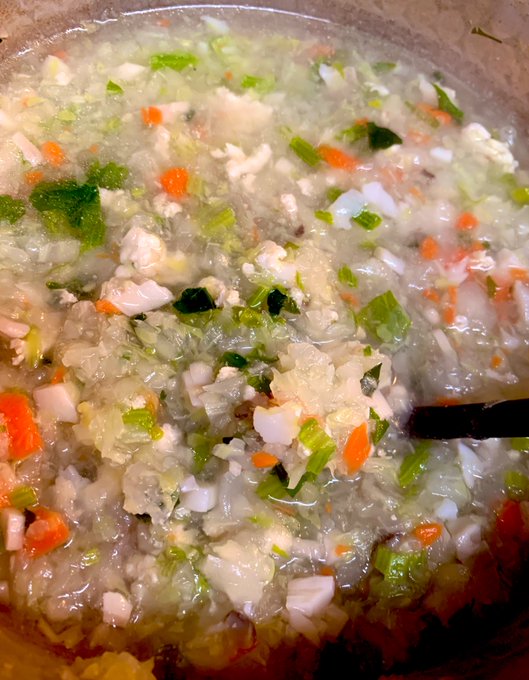 白菜 人参 ほうれん草 エリンギ 鳥ムネ何も味はつけてないけど美味しいんだよな 不思議とwライのスープ 