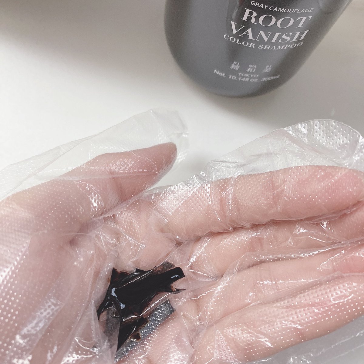 sae_oxs's tweet photo. 綺和美 白髪染めカラーシャンプー（ダークブラウン）

テクスチャーは緩く、きめ細かい泡。

ツーンとする匂いは全然しくて驚き。
ラベンダーの香りがほんのりしました♪

@KIWABIJP
#モニター #白髪染めシャンプー #綺和美 #KIWABI #rootvanish #無添加 https://t.co/aUZrtDdjWP