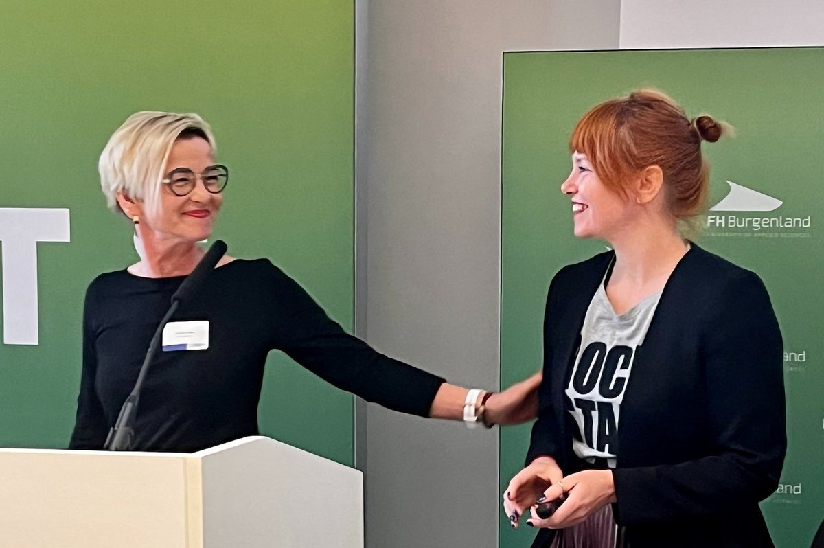 ogsa_at's tweet photo. Dagmar Fenninger-Bucher und @johanna_hefel  begrüßen zum zweiten Tag der diesjährigen #ogsaTAGUNG an der @FHBurgenland.

#sozialearbeit #sozialarbeitswissenschaft https://t.co/EcbkQAM1AP