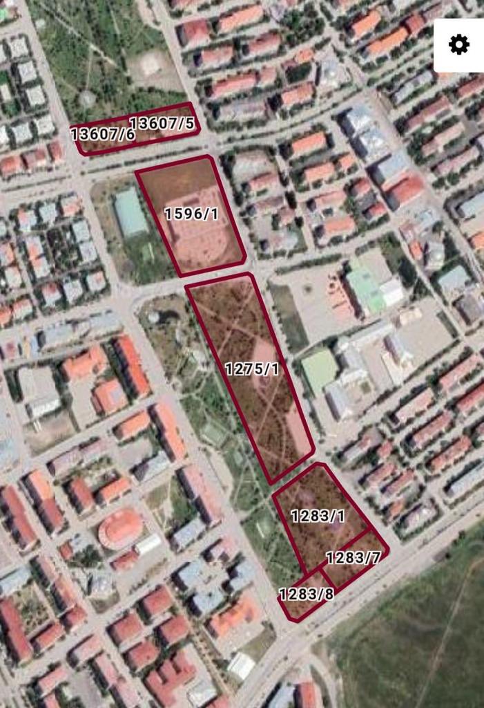 metcihan's tweet photo. erzurum büyükşehir belediyesinin iki gün sonra ihaleyle akaryakıt istasyonu ve ticaret alanına dönüştüreceği afet toplanma alanları ve parklar. böyle bir gözü dönmüşlük olabilir mi? belediye maddi olarak sıkışmış. paraya ihtiyaç varmış. belediye başkanı böyle açıklıyor. https://t.co/1sIT6wNdu8