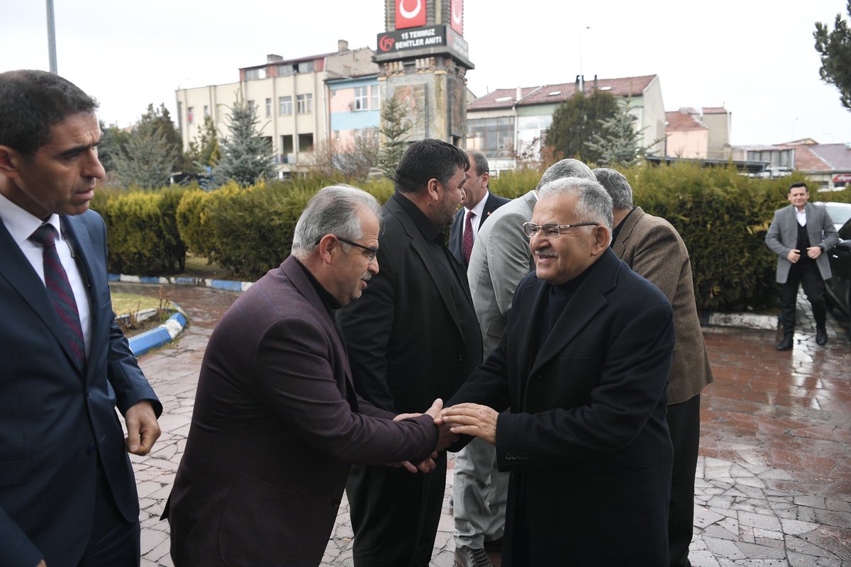 baskanmemduhbyk's tweet photo. 📍Tomarza

Tomarza Belediye Başkanımız Davut Şahin’i ziyaret ederek, güzel ilçemiz için yapacağımız yatırımları ele aldık. Yine, ziyaretimiz kapsamında deprem bölgesine yaptıkları yardımlardan dolayı başkanımız şahsında Tomarzalı canlarımıza teşekkür ettik. https://t.co/nvjtCABQsT