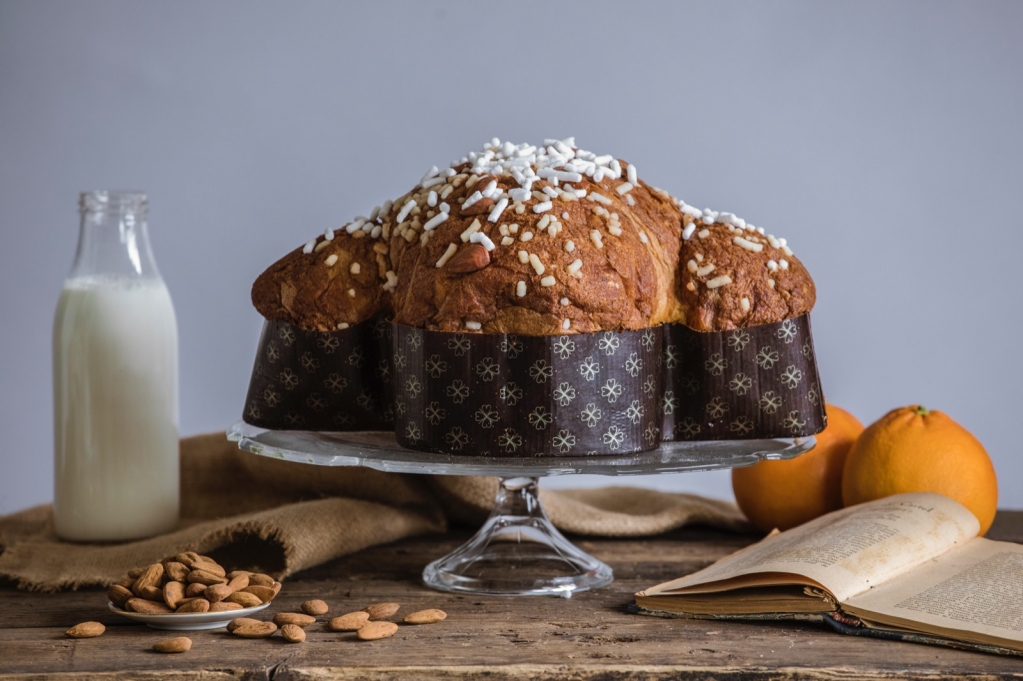 Il tempo pasquale bussa alle porte, di cui la colomba pasquale è un simbolo tradizionale. Anche quest’anno abbiamo per voi un duetto di #colombeartigianali con il nostro Burro delle Vacche Rosse e ingredienti selezionati. Vi aspettano sul nostro shop… bit.ly/3JeAcM5