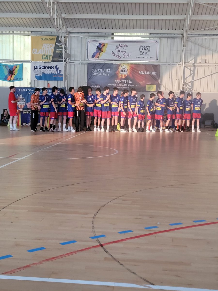 FedCatHandbol's tweet photo. 🤾‍♀️🤾‍♂️El darrer cap de setmana vam acompanyar el @LaietaClub en la presentació dels seus equips per aquesta temporada.

👉@jaume_fort, President de la @FedCatHandbol, va ser-hi present durant aquest acte.

🙌Molts èxits!

#HandbolCatalà https://t.co/Pxm0Z5JE5g