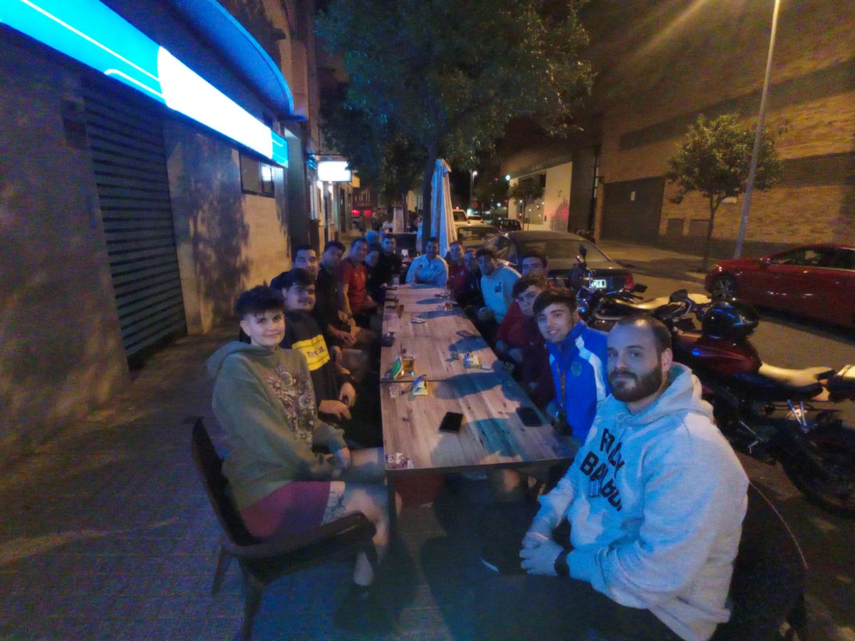 CTACordobesa's tweet image. Nuestros árbitros pasaron ayer pruebas físicas y están en forma para afrontar la última parte de la temporada, después disfrutar de un rato de compañerismo tomando unos refrescos. ENHORABUENA