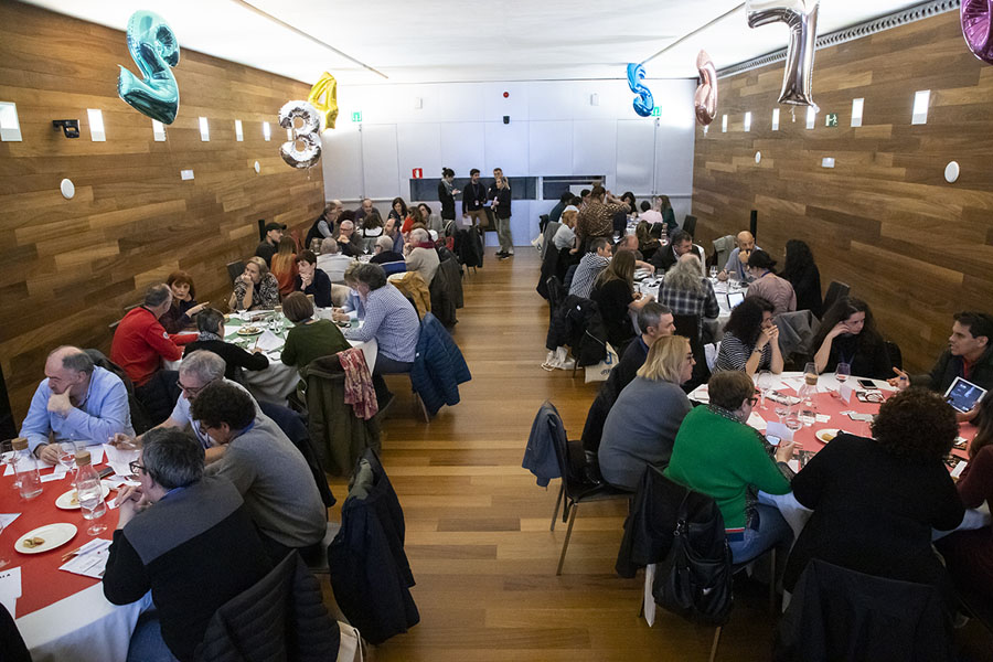 COFAENET's tweet photo. Durante estos días celebraremos diferentes reuniones y encuentros en #dFERIA como el del jurado de los #PremiosCOFAE, sin olvidar la figura de los #facilitadores PRO:
▶️ En el ámbito estatal, Loles Peris y Raquel Anaya
▶️ En el ámbito internacional, Iva Horvat y Lorenzo Papagallo https://t.co/tzZc0EVDRj
