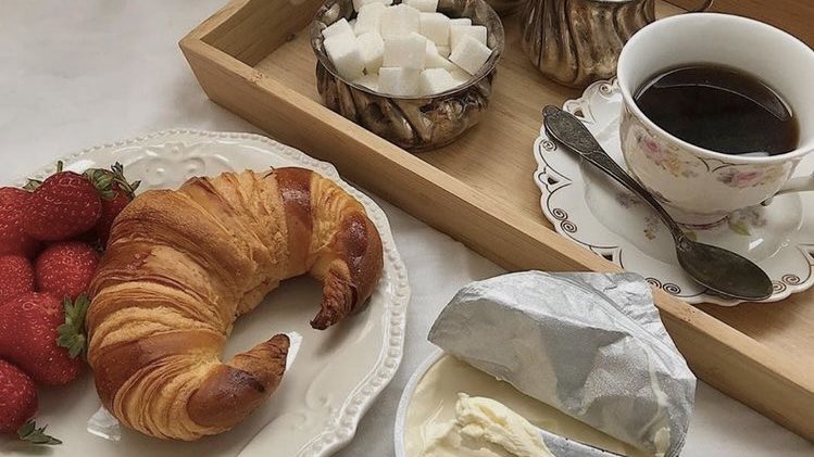 malusokay's tweet photo. Nothing better than fresh croissants 🥐 https://t.co/ZFVmxMwQuS