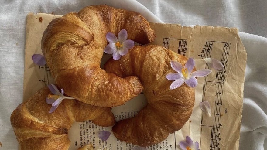 malusokay's tweet photo. Nothing better than fresh croissants 🥐 https://t.co/ZFVmxMwQuS
