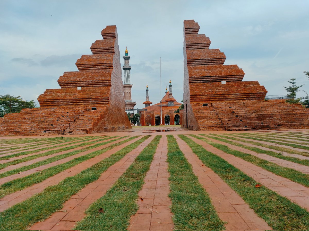 REKOMENDASI YG PERLU DICOBA KALO KE CIREBON

Banyak bgt yg tanya rekomendasi kalo ke Cirebon. Sebenernya Cirebon ini gak ada apa2, wisata juga minim tp kuliner lokalnya banyak bgt.

Seru kok buat kulineran weekend, 3 jam naik kereta dr Jakarta, yg nanti mudik jg bisa transit.