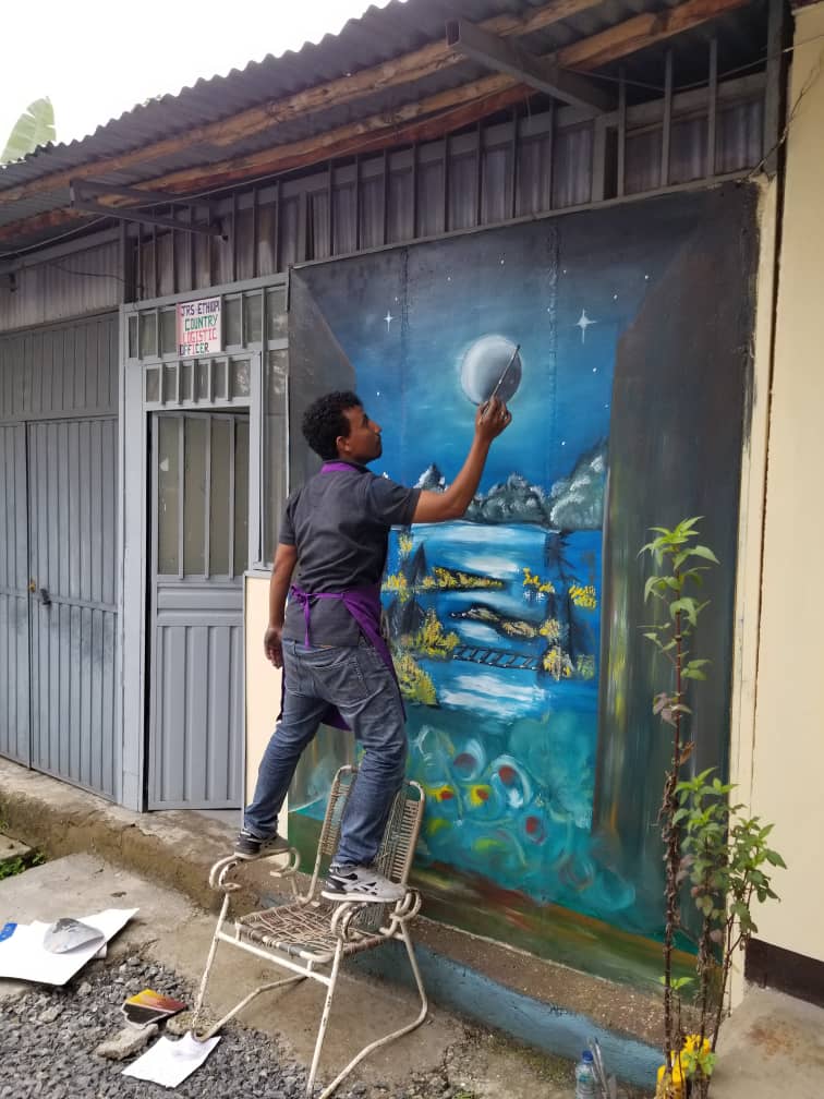 tellingthereal's tweet photo. Kiflom is a man of many talents. He is a painter and educator and was also our outreach volunteer in #Ethiopia where he offered art therapy workshops for refugees.

Watch his full story https://t.co/eLhpgx0Kzn https://t.co/HnEaU1jHV0