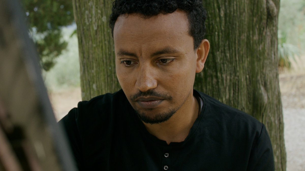 tellingthereal's tweet photo. Kiflom is a man of many talents. He is a painter and educator and was also our outreach volunteer in #Ethiopia where he offered art therapy workshops for refugees.

Watch his full story https://t.co/eLhpgx0Kzn https://t.co/HnEaU1jHV0