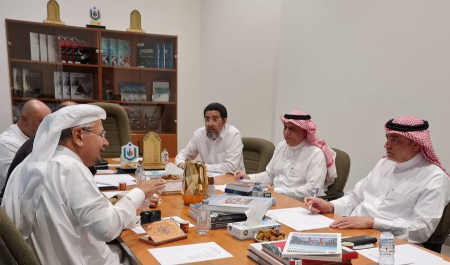 مجلس إدارة فرع الجمعية السعودية لعلوم العمران بجدة يعقد اجتماعة الأول لوضع أولويات خطة عمله للدورة الجديدة 
1. زيادة استقطاب وتفعيل مساهمة الأعضاء
2. وضع برنامج لقاءات العمران
3. دعم جهود الابحاث والنشر لسلسلة #إصدارات_العمران 
4. تعزيز الشراكات ودعم الجوائز والمبادرات المجتمعية