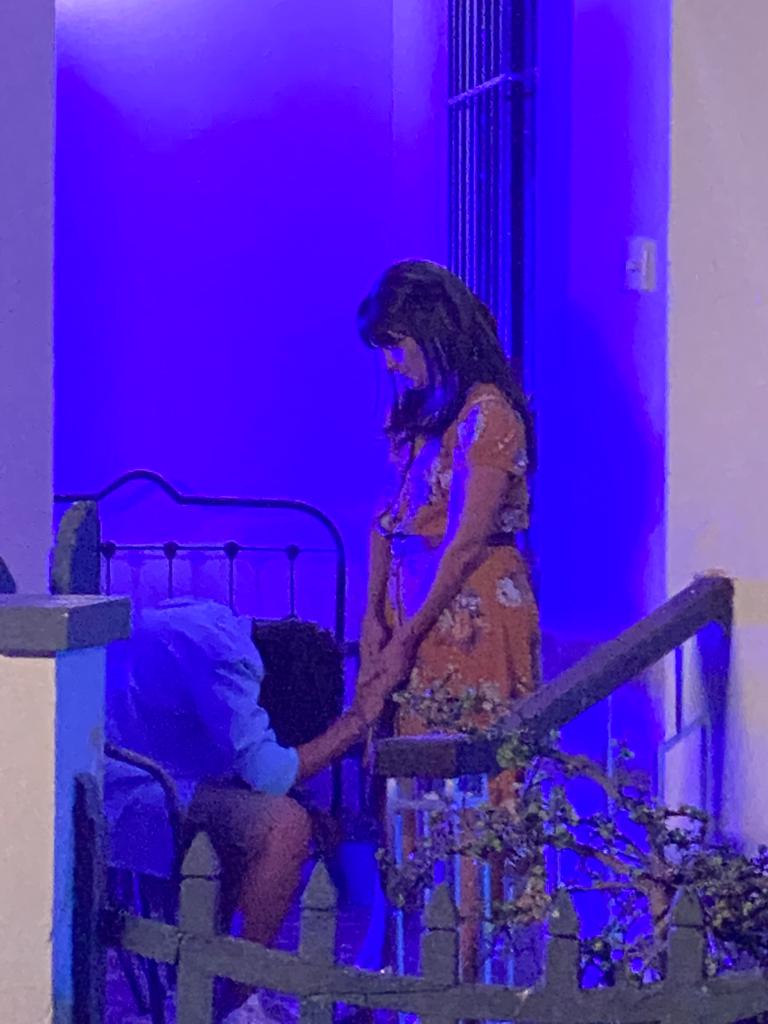 MatiasRaygada's tweet photo. REINAS SIN CORONA. Con @Rossana_FM preparandonos para un escena #ReinasSinCorona https://t.co/glM86KeiWm