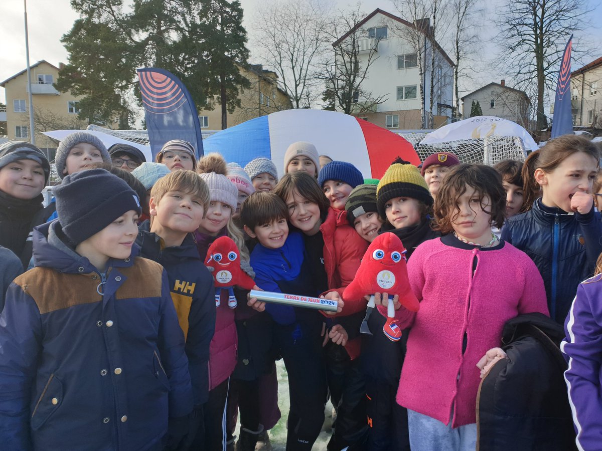 Bravo aux enfants du Lycée Français 🇫🇷 Saint Louis de Stockholm 🇸🇪 ! Nous vous passons le relais <a href="/FranceinMalta/">France in Malta</a> 🇲🇹, de la Baltique à la Méditerranée.
#RelaisAutourduMonde #TerredeJeux2024 <a href="/francediplo/">France Diplomatie 🇫🇷🇪🇺</a> <a href="/Paris2024/">Paris 2024</a>