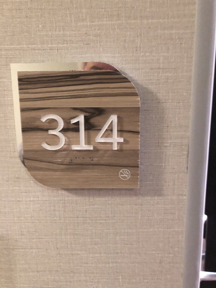 harrytheASICguy's tweet photo. My hotel room https://t.co/uUoASeqqDJ