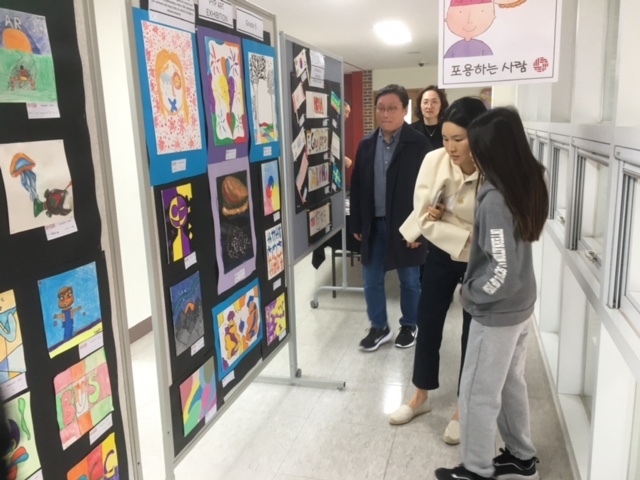 ed_simona's tweet photo. Great feedback from the parents for our PYP Art Exhibition @ISBLearning . Thank you very much. https://t.co/UWtqnsxVM1