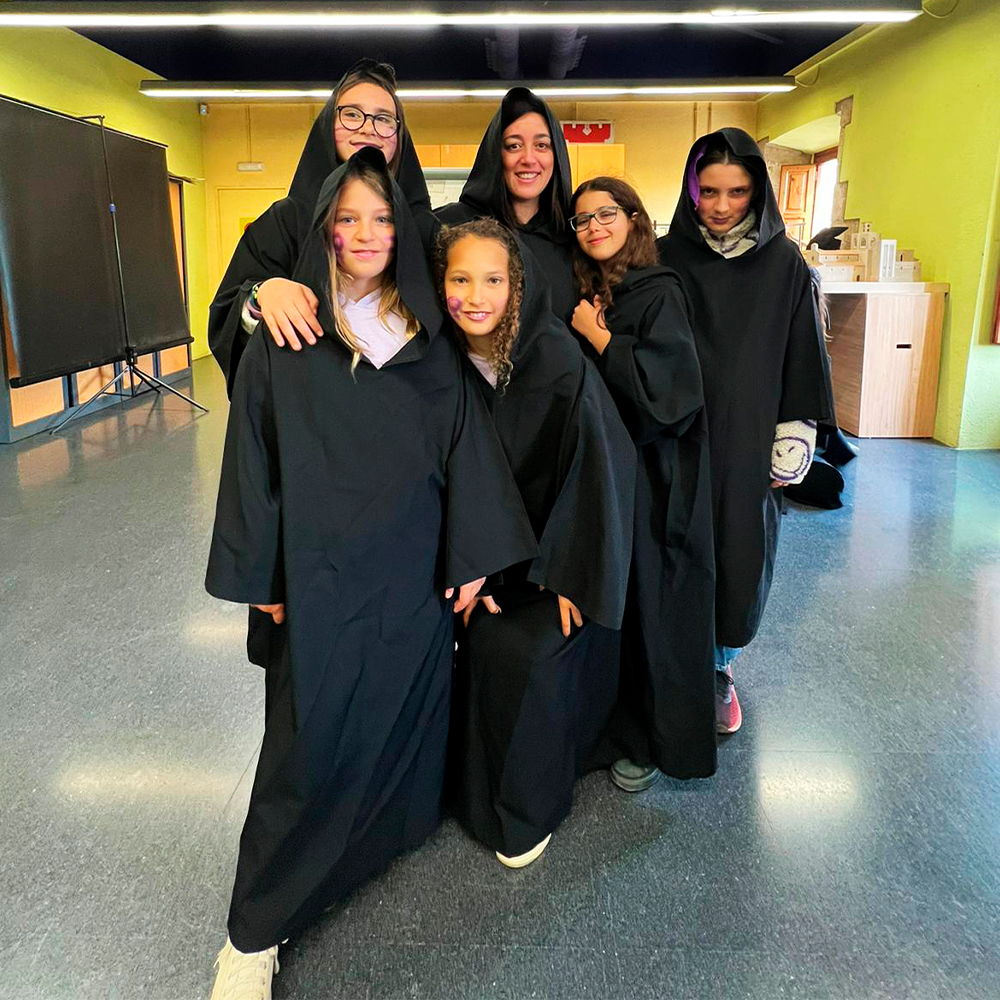 Col·legi CreaNova (@collegicreanova) on Twitter photo CREANOVA MIDDLE VIATJA 1000 ANYS ENRERE…
Els alumnes de Middle han fet un salt en el temps i, només entrar al Monestir de Sant Cugat, s’han transformat màgicament en monjos habitants d’aquella època medieval.
collegicreanova.org/ca/2023/creano… CREANOVA MIDDLE VIATJA 1000 ANYS ENRERE…
Els alumnes de Middle han fet un salt en el temps i, només entrar al Monestir de Sant Cugat, s’han transformat màgicament en monjos habitants d’aquella època medieval.
collegicreanova.org/ca/2023/creano…