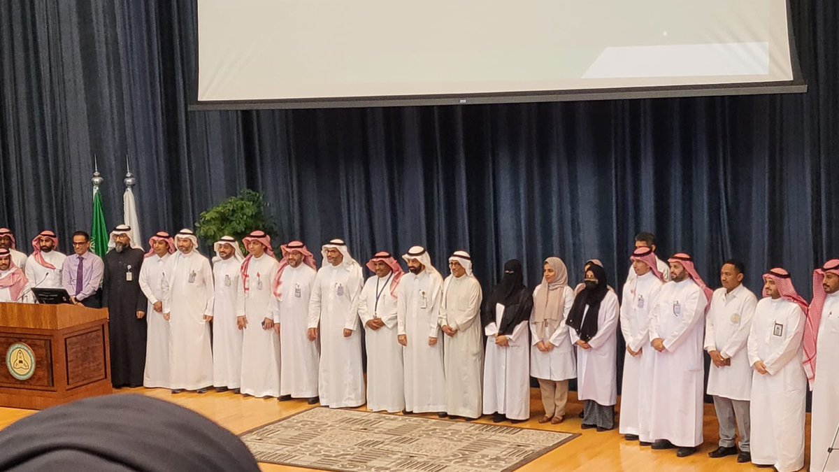 خير مُعلم و خير قائد وخير مُلهم .. د. علي الشريف لن نقول وداعاً بل شكرًا على كل ماقدمته للكلية خلال مسيرتك وندعوا لك الله التوفيق والنجاح فيما هو آتِ.