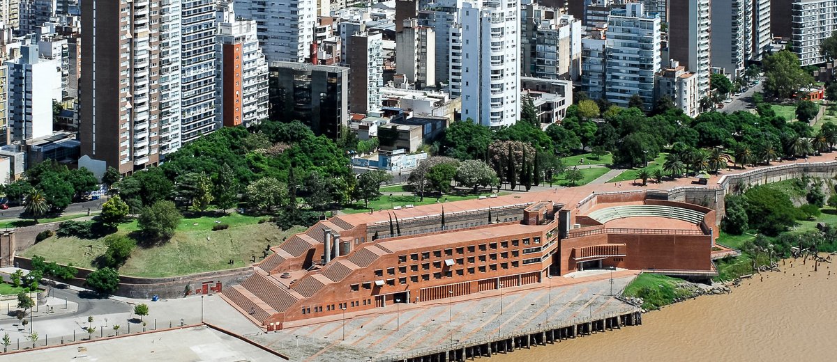 La coordinadora de la Fundación imparte hoy en el Colegio Parque de España de Rosario (Argentina) una conferencia sobre el origen de la lengua española ante un auditorio lleno de estudiantes interesados en conocer la "cuna del español" #SanMillándelaCogolla.

<a href="/colegioparquee1/">Colegio Parque de España</a>