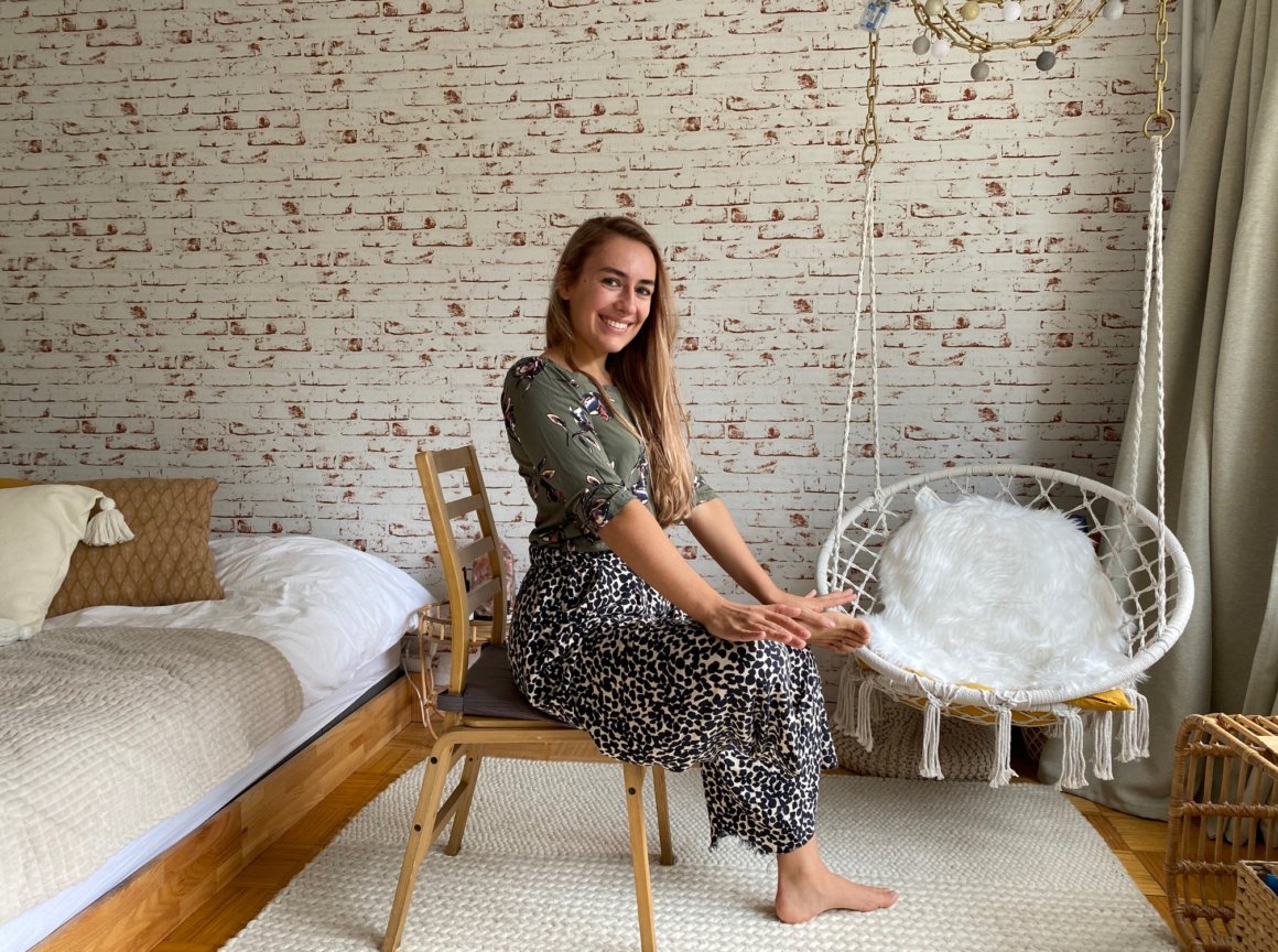 This week in the #ExerciseSnack Studio … Chair Figure 4 with Anya Kyago! It’s not just a great way to release tension in the lower back, it will help you be more productive and help you feel better all day, every day! bordencom.com/home/2023/03/c… #MoveMore #WellnessIntelligence