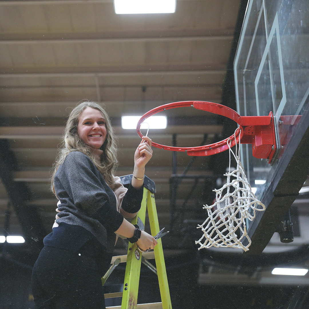 UWOshkoshTitans's tweet photo. Happy National Athletic Training Month🥳

Megan Butke's favorite part of being an AT is being there for our student athletes when they need it and helping them get back to where they want to be after their injuries ⭐️

Thanks for all you do!

#GoldStandard #NATM2023 https://t.co/Pjk4P3htia