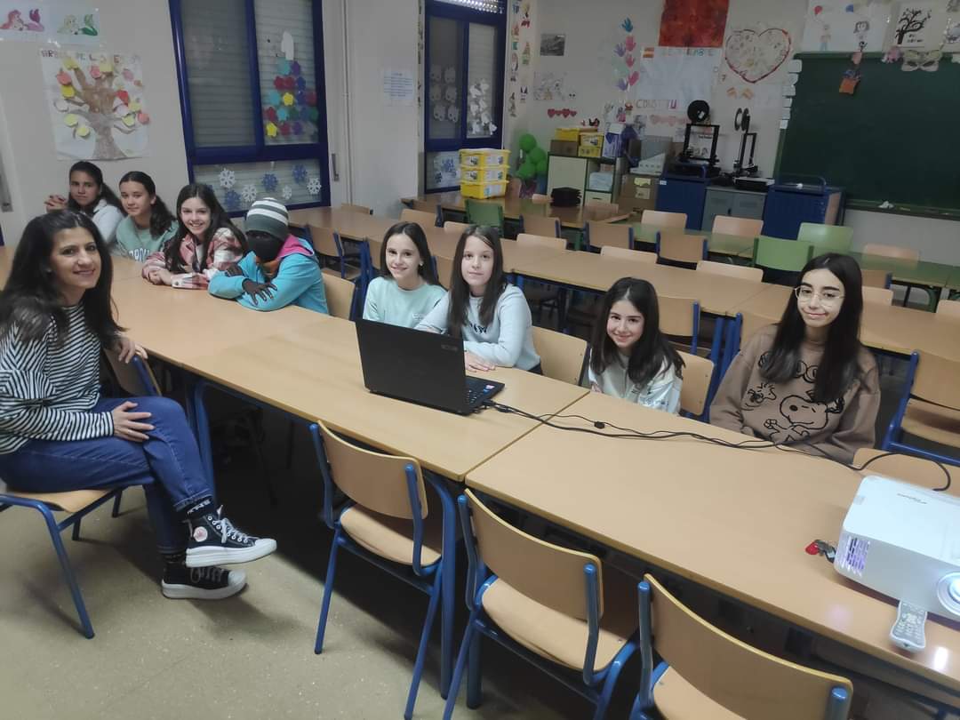 ags_nortedejaen's tweet photo. Nuestra enfermera referente escolar del Centro de Salud de Bailén, Tatiana Amate ha estado en Colegio General Castaños de #Bailén impartiendo dos talleres sobre la #menstruación y #menarquia a las alumnas de 6° de Educación Primaria
#SaludPúblicaAndalucía #SaludeHigiene https://t.co/jOHu2BPgTF