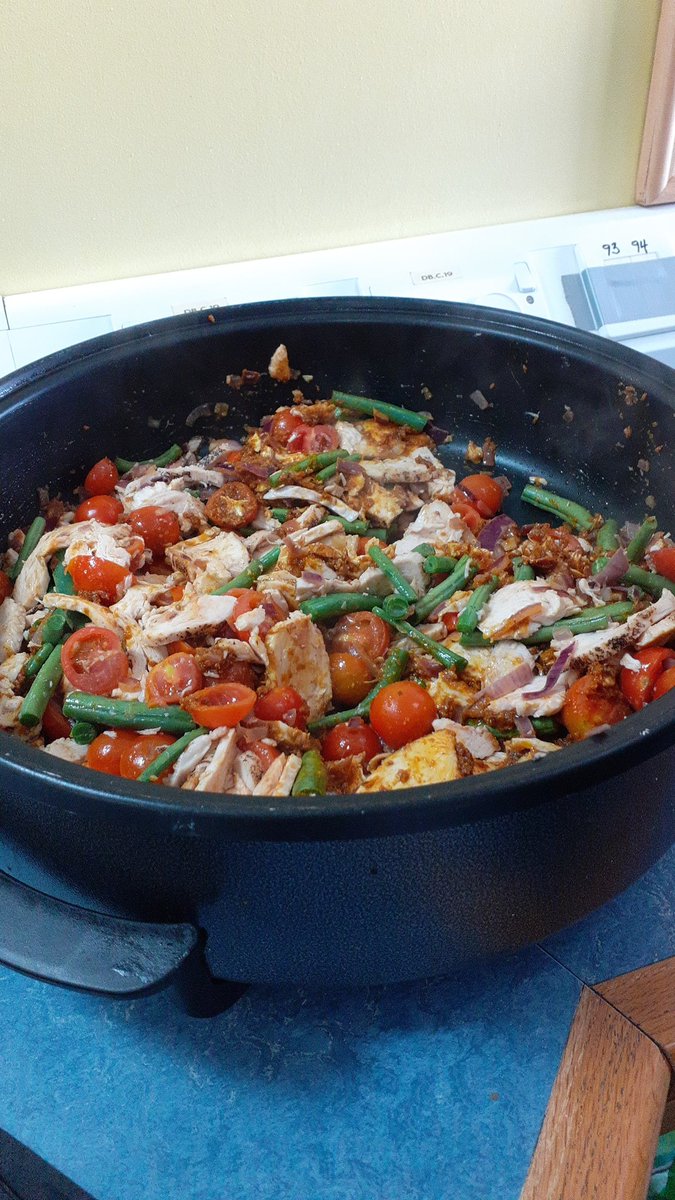 HCCWest's tweet photo. #Drypool cooking on a budget courses. This week is curry week. Looking good. https://t.co/G2jHmqXg7f