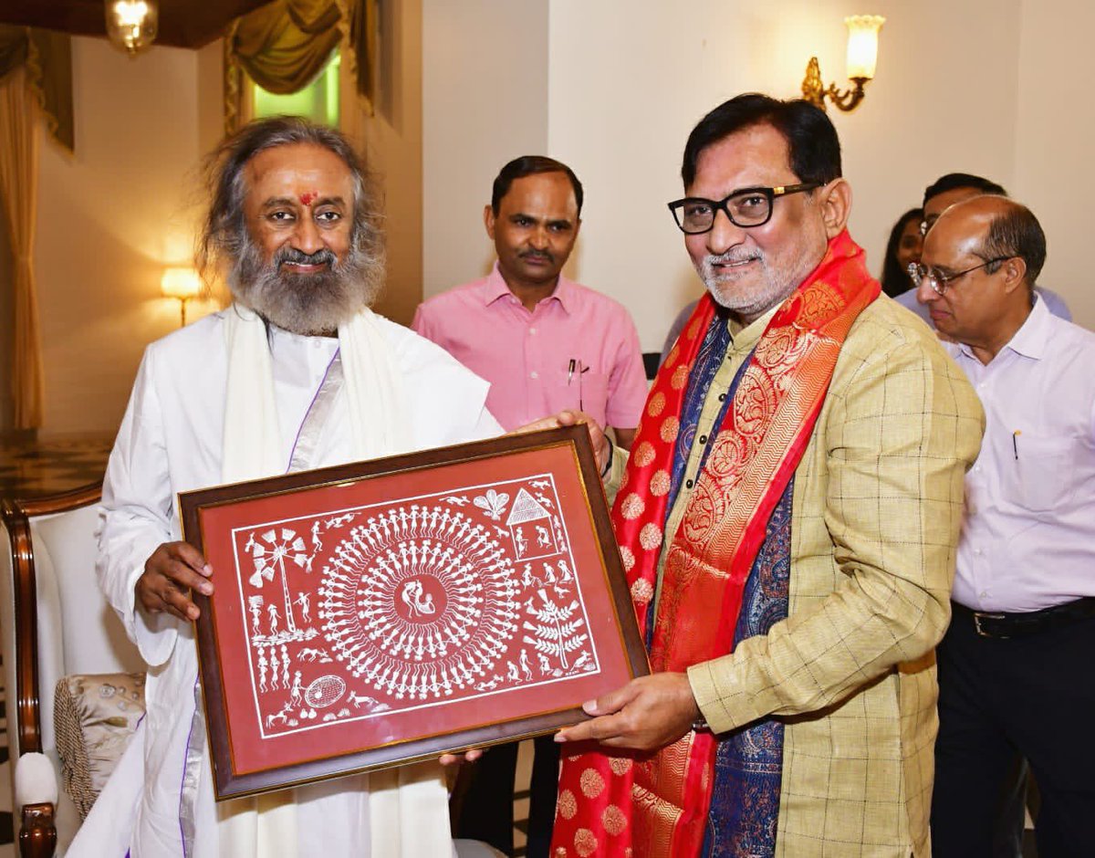 prafulkpatel's tweet photo. आर्ट ऑफ लिविंग के संस्थापक, पद्मविभूषण माननीय श्रीश्री रविशंकर जी इन दिनों संघप्रदेश के प्रवास पर हैं, आज उनसे शुभेच्छा भेंट कर नशा मुक्ति और युवा पीढ़ी को तनावमुक्त करने जैसे विषयों पर वार्तालाप किया।@SriSri https://t.co/r5QBs0hxGC