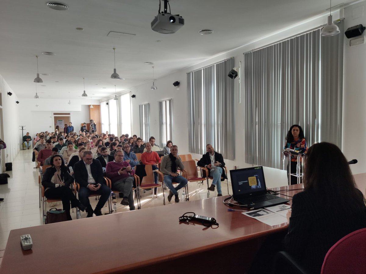up_aupex's tweet image. 🔴Primer día de la "Semana del #emprendimiento digital en el #rural" en Casar de Cáceres

👩🏻‍🦰👨🏻‍🦱Más de 100  personas se reúnen para poner en común experiencias que favorecen las oportunidades de emprendimiento y desarrollo empresarial en el sector primario👇
aupex.org/mostrar_notici…