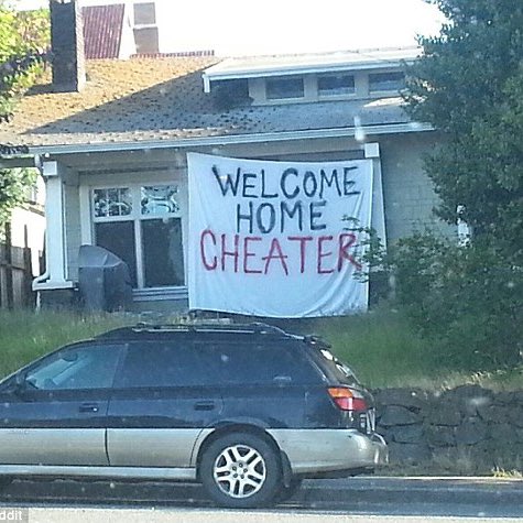 ChikninaDeuseyo's tweet photo. Pentagon when hui comes back from bp after holding everyone's hand: https://t.co/RnUenMjwML