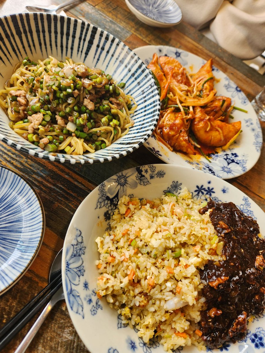 dotoribabs's tweet photo. 연남 맛집 따씽
연남 중식당. 포가에서 따씽으로 상호명이 변경된듯하다 제일 유명한건 마늘쫑면 그리고 고기튀김. 덮밥류가 많이 사라져서 아쉽다
#도토리밥_연남 https://t.co/mnhktHlWuv