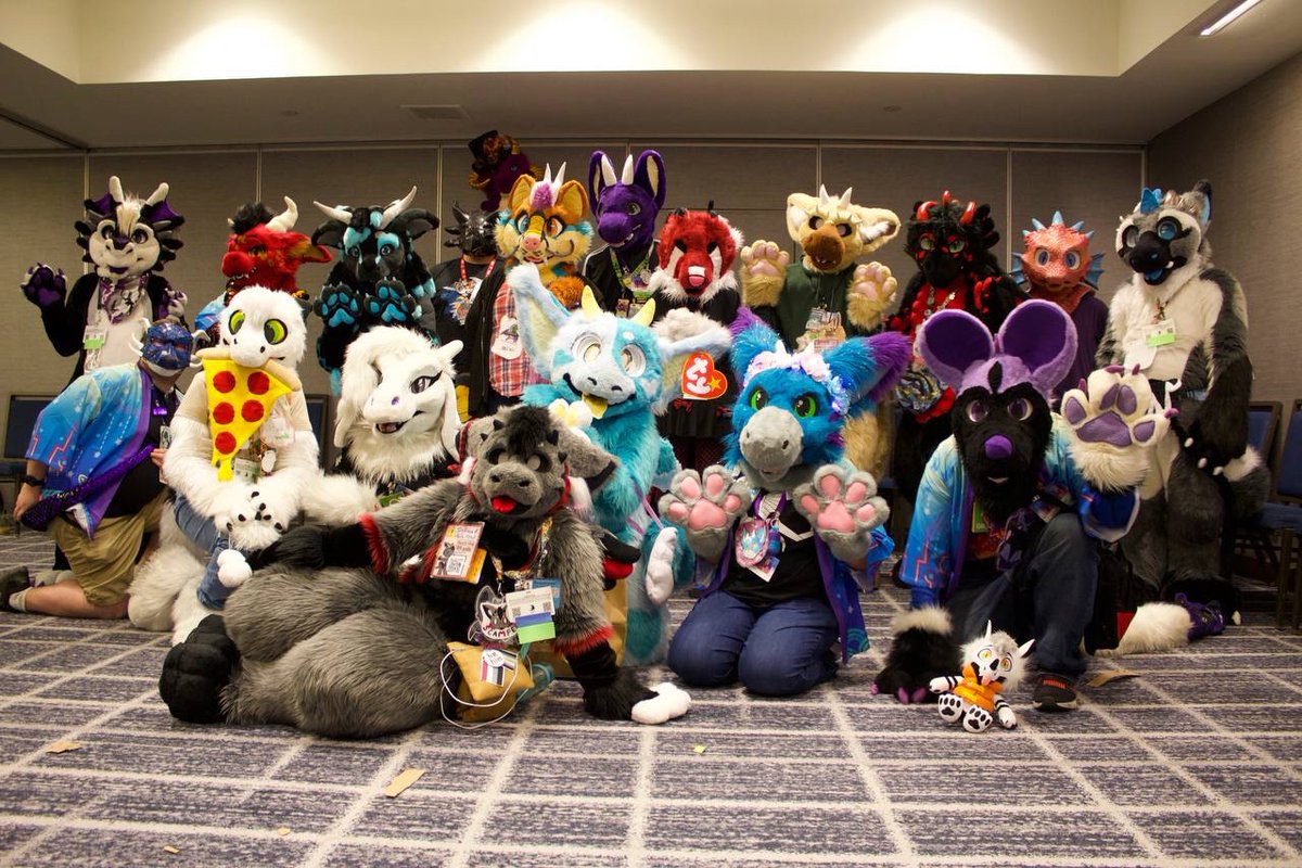 Ragnar_Asvaldr's tweet photo. Some more pictures from #FurTheMore2023 

Featuring: @KudozSiberiusAD, @Aveythedragon, and many many dragons who need tagging. https://t.co/wJYfNdFFDI