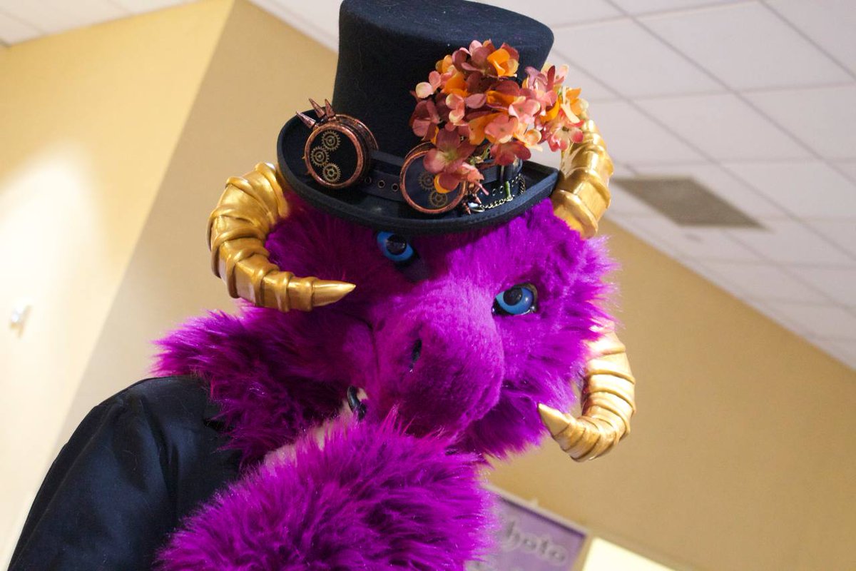 Ragnar_Asvaldr's tweet photo. Some more pictures from #FurTheMore2023 

Featuring: @KudozSiberiusAD, @Aveythedragon, and many many dragons who need tagging. https://t.co/wJYfNdFFDI