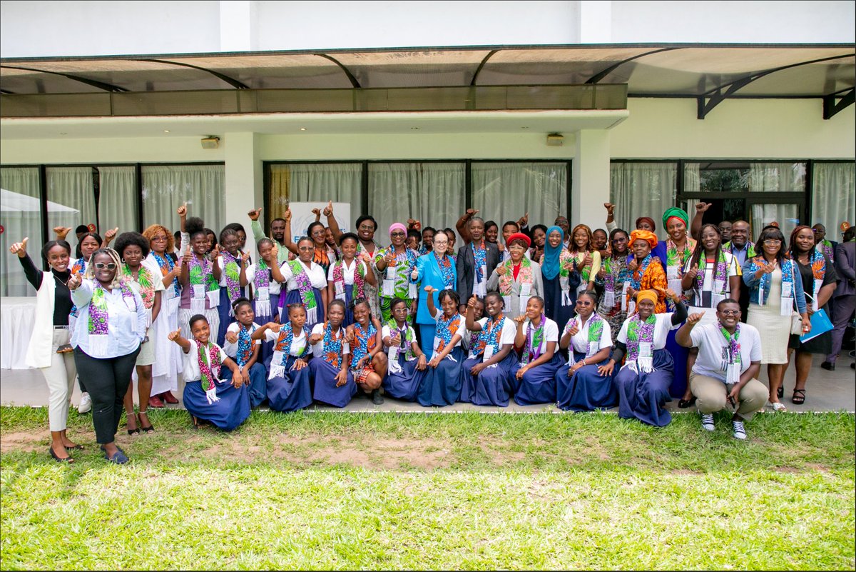 Ce 13 mars, avec la participation de <a href="/IsraelinCI/">Israel-Côte d'Ivoire</a>, &amp; la modération de <a href="/Naboufall/">Nabou Fall</a>, <a href="/onufemmesCIV/">ONU Femmes Côte d'Ivoire</a> a organisé un Panel #CSW67 d'échanges très enrichissants entre ♀️ leaders dans les domaines du #digital &amp; des #STEM en 🇨🇮 et jeunes lycéennes &amp; étudiantes. La relève est en marche ! ✊🏿