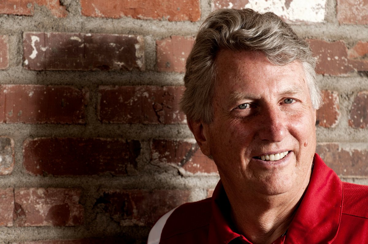 [#Hommage]
C'est avec tristesse que le #CNOSF a appris hier le décès de Dick Fosbury, légende du saut en hauteur et médaillé d'or à Mexico en 1968. 
Ses exploits ont inspiré plusieurs générations.
Nos condoléances vont à ses proches et à sa famille.
cnosf.franceolympique.com/cnosf/actus/87…