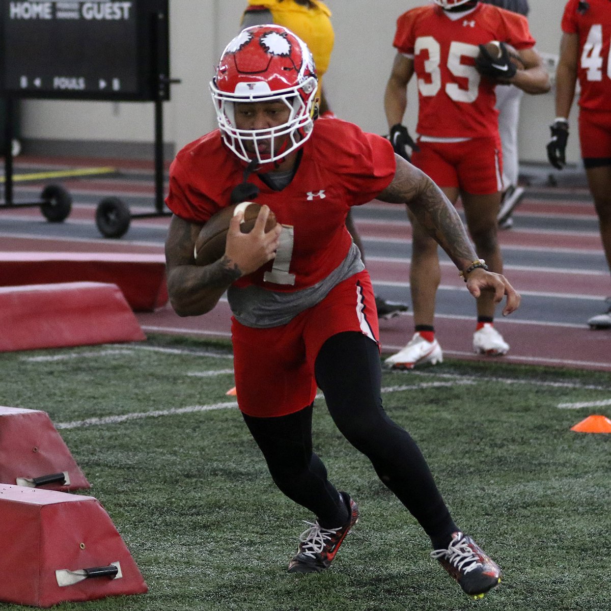ysufootball's tweet photo. It's Go Time! 🐧🏈

Back on the field today for Spring Ball! 🔥🔥🔥

#GoGuins // #LeaveNoDoubt https://t.co/99XXRZdqbG