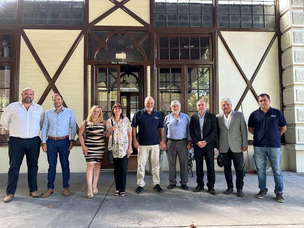 CDARepArg's tweet photo. 📍La Plata
Nuestra Comisión Directiva se reunió con los representantes del Consorcio de Gestión del Puerto La Plata
#ProgramaMejoraContinua
@gerardo_pardal 
@AndreaCoscarel2 https://t.co/nuw8QIoAcT
