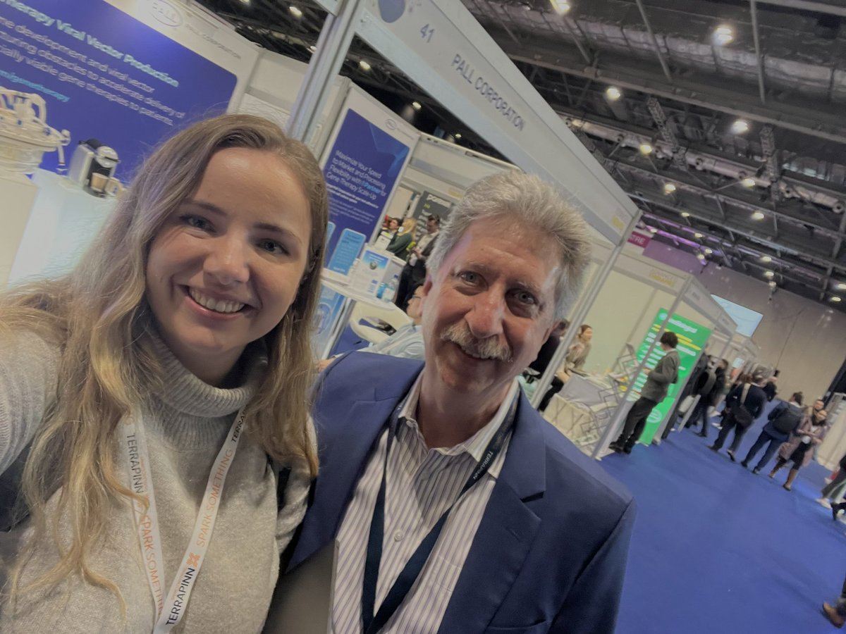 _strangescience's tweet photo. Quick catch up with @BLLPHD at the Advanced Therapies 2023 🧬 https://t.co/58C4AduGYf