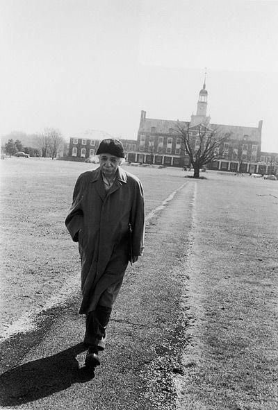 PhysInHistory's tweet photo. Happy 144th Birthday to Albert Einstein, considered to be one of the most brilliant minds in scientific history, he is best known for his works of general and special theories of relativity.

Einstein won the 1921 Nobel Prize in physics for his works on photoelectric effect. https://t.co/upPMfTJ8MK