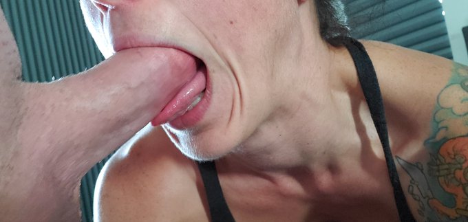 I have a dentist appointment today, so i started my morning with mouth warm ups 😜 https://t.co/nGvMz