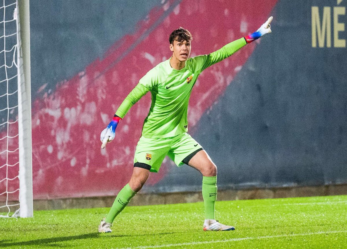 SkillToMyLou's tweet photo. In attesa che la USMNT riesca in uno step deciso nella crescita di Staff tecnici e Classe arbitrale, diventa evidente come negli STATES sappiano come trattare la materia Goalkeeper. #GagaSlonina 2004 #ChrisBrady 2004 e #DiegoKochen 2006 che forse è il più talentuoso dei 3. https://t.co/BYxsnrZC63