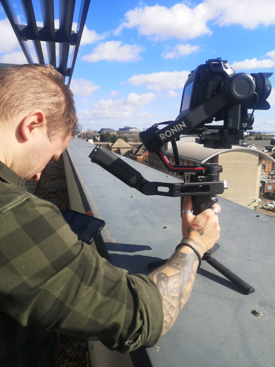 thecontentboxx's tweet photo. Out filming in Cardiff for @PublicHealthW today. We even had the weather on our side, allowing us to shoot on the roof 🏴󠁧󠁢󠁷󠁬󠁳󠁿☀️

#publichealthwales #cardiff #wales #Cymru #film #sun #photography https://t.co/6MAiWeyyKJ