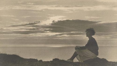 literlandweb1's tweet photo. "Tardé muchos años en comprender que existe una infinidad de abusos y que algunos de ellos ocurren en silencio y con el consentimiento adormecido...Se llama ceder. Se llama miedo a perder...Se llama no pensaba que me estuviera ocurriendo a mí".
"La gente no existe", Laura Ferrero https://t.co/FTjaMAJawH