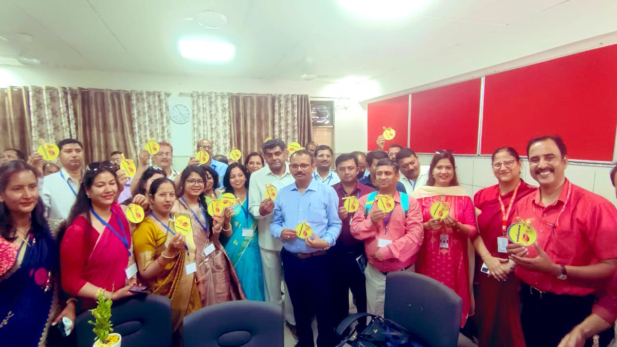 Dir_Education's tweet photo. A Delegation from Devbhoomi #Uttarakhand visited GBSSS, Varun Marg school, today!

Mesmerised by school band and welcome cards by School Head Sh. Chitanshi, the delegates appreciated the warm hospitality &amp; #DelhiEducationModel 

#DelegationVisits 
#DelhiGovtSchools https://t.co/arQjAyPEuB