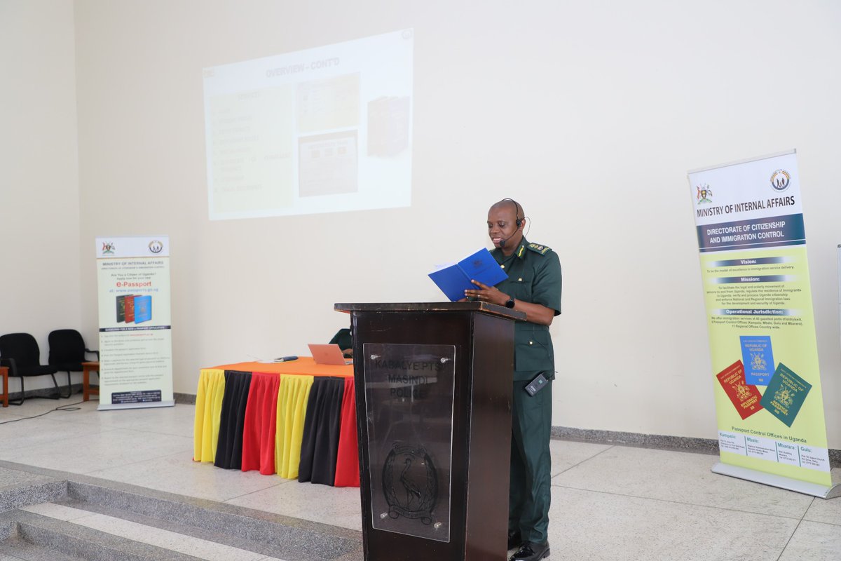 Today, Commissioner Immigration Col.Geoffrey Kambere gave an opportunity lecture to 77 gazetted Police Officers attending a Course at the @PoliceUg Training School Kabalye-Masindi. The topic was the 'Role of @DCICUg in Criminal Investigations.'