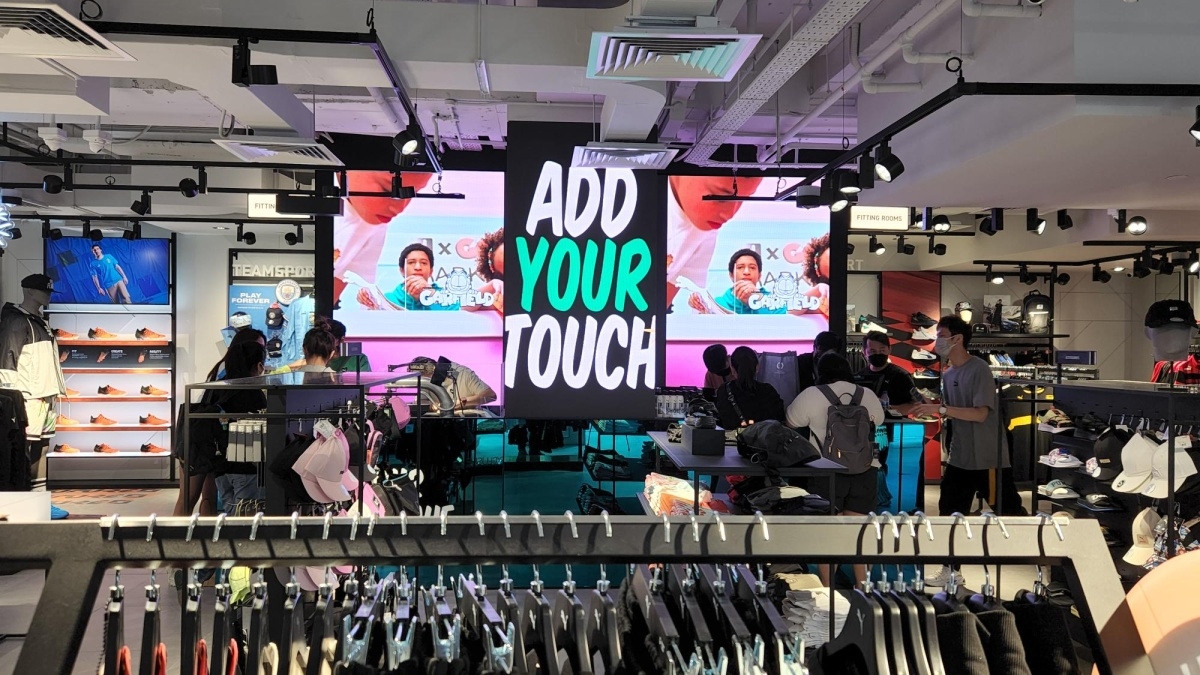 EuroShop (@euroshop) on Twitter photo The @PUMAGroup flagship store in Singapore features a new #LED display system to showcase their brand and to create an exciting instore experience.
Find out more: 👉 sohub.io/hdi5
#LEDdisplay #LEDscreen #LEDtechnology #DigitalSignage #RetailDesign
📸 <a href="/espritdigital/">Esprit Digital</a> The @PUMAGroup flagship store in Singapore features a new #LED display system to showcase their brand and to create an exciting instore experience.
Find out more: 👉 sohub.io/hdi5
#LEDdisplay #LEDscreen #LEDtechnology #DigitalSignage #RetailDesign
📸 <a href="/espritdigital/">Esprit Digital</a>