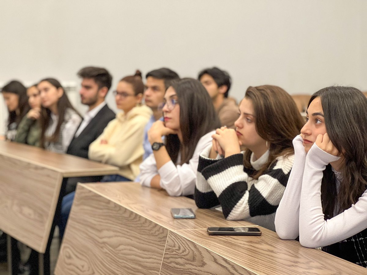 MigvolunteerAze's tweet photo. "Miqrasiya Könüllüsü" İctimai Birliyinin təşkilatçılığı təşkilatçılığı ilə "Karyera Planlanması" layihəsi baş tutub! 🤩 

#MiqrasiyaKönüllüsü #sənfərqlisən #MKIB #KaryeraPlanlanması https://t.co/gGryMRrkVI