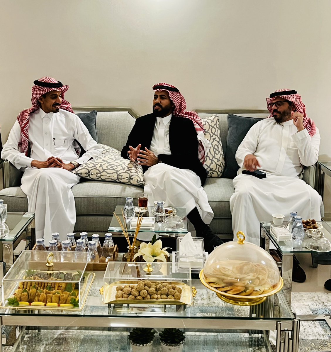 ithnainya's tweet photo. مواكبةً لملتقى #بيبان23 
وفي أمسية ثرية وماتعة
سعدنا بالأمس بحضور نخبة من أصحاب الفكر ورواد الاعمال والمصرفيين والمبادرات الرائدة في #إثنينة_الطهيمي ، حيث شرفنا؛

م. باسم البلادي
مؤسس تطبيق لبيه
رائد اعمال ومُلهم.
في محاضرةٍ عن؛
"تأسيس الشركات التقنية الناشئة عالية النمو" https://t.co/fJhgJNf7jp