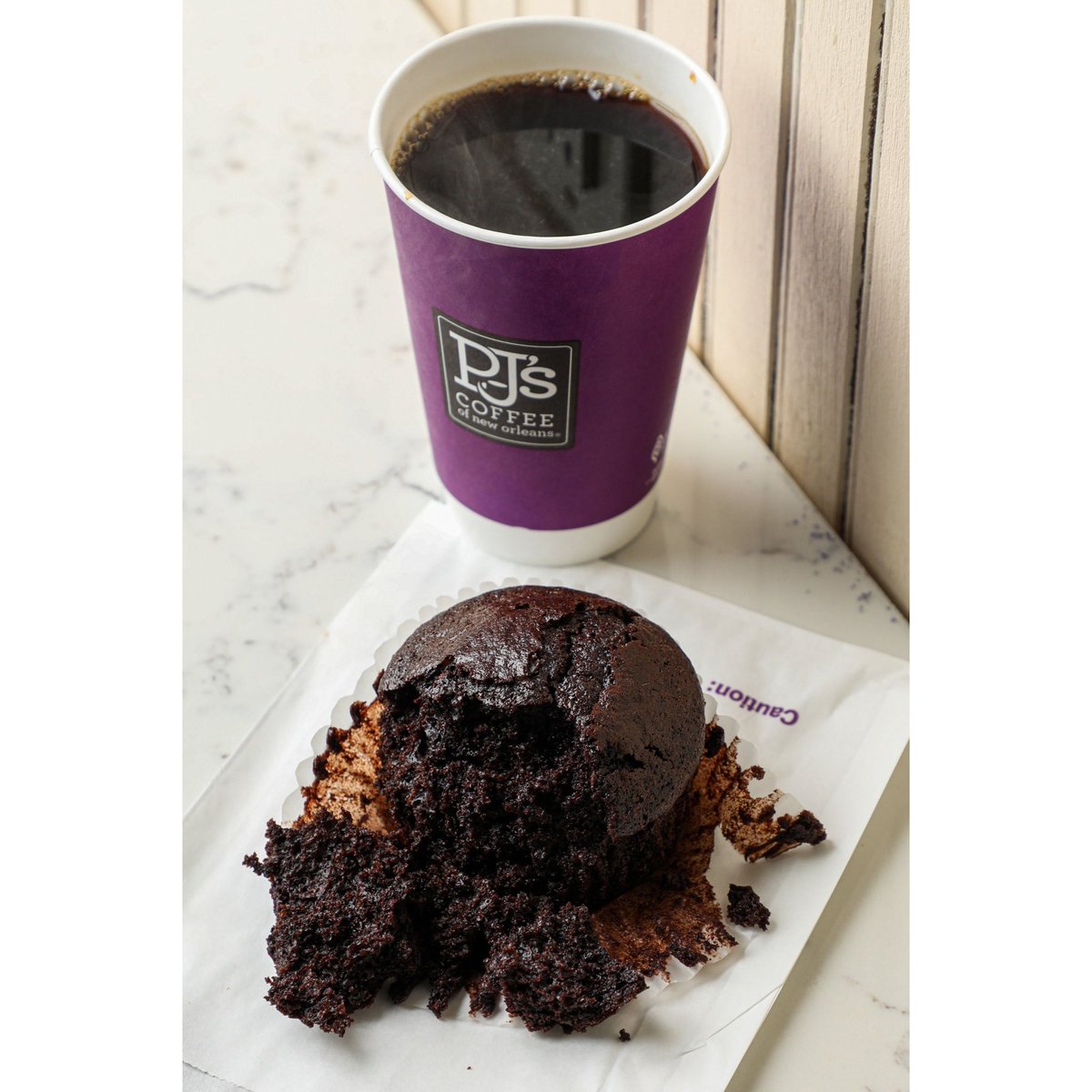 PJsCoffee_Bowie's tweet photo. Whether you're having a bad day or just in need of a sweet treat, this muffin will surely lift your spirits and satisfy your cravings. Treat yourself to the ultimate chocolatey bliss with this moist chocolate muffin. https://t.co/RXy3uLy98f