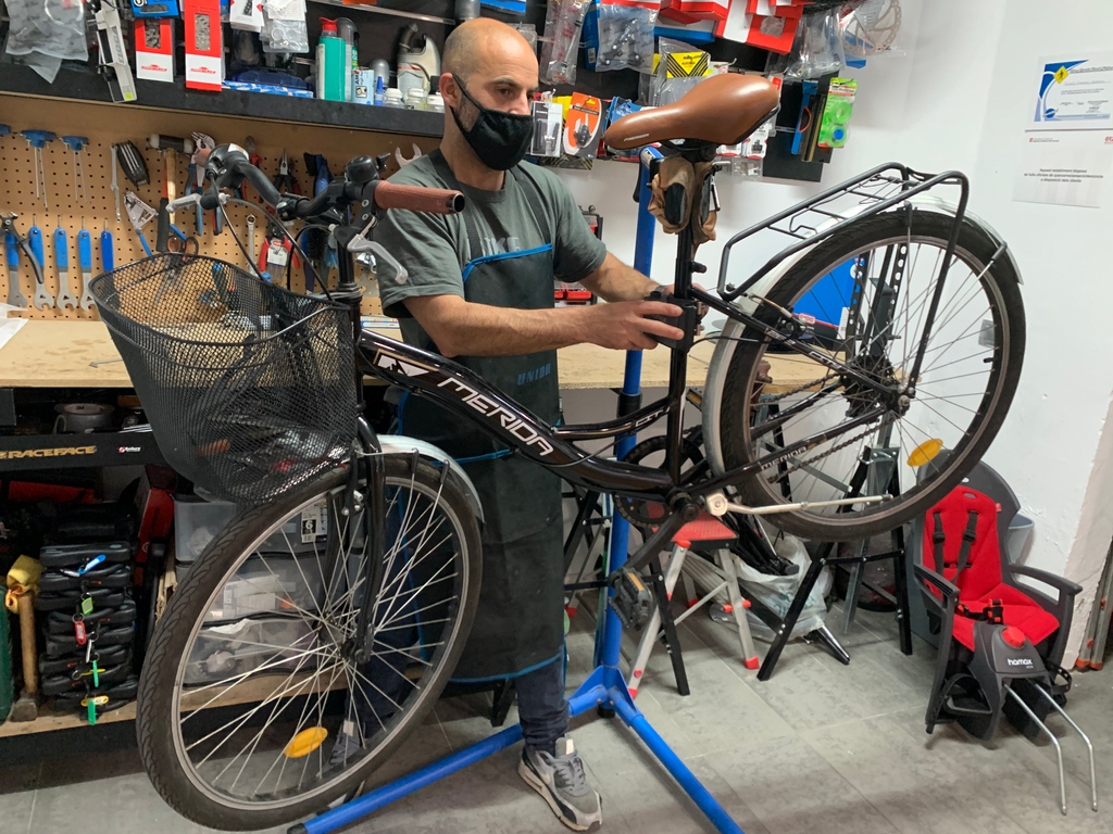 VisitSitges on Twitter "Sitges Bike Shop Reparación, mantenimiento